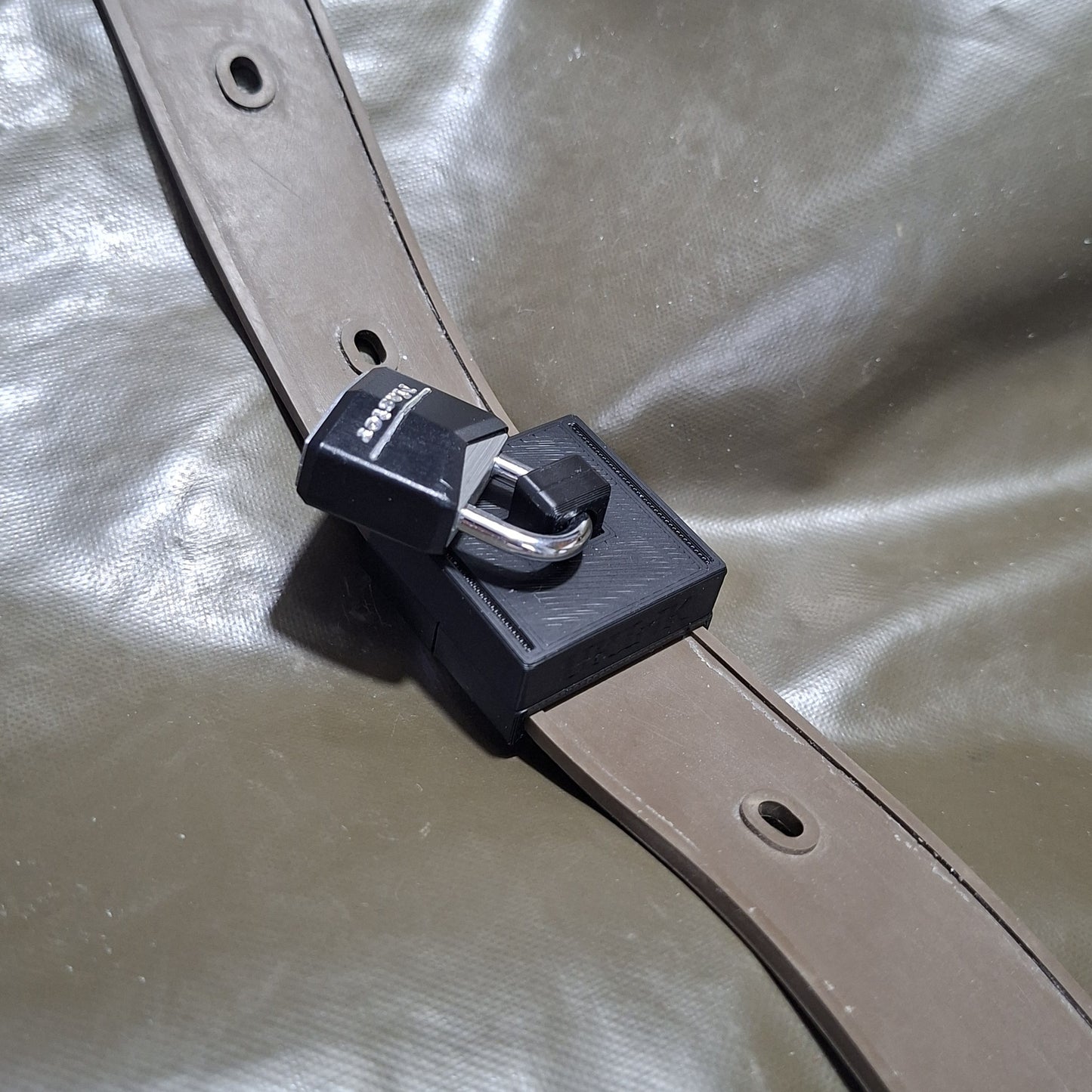 Abschließadapter für Bundeswehr Zodiak-Schutzanzug