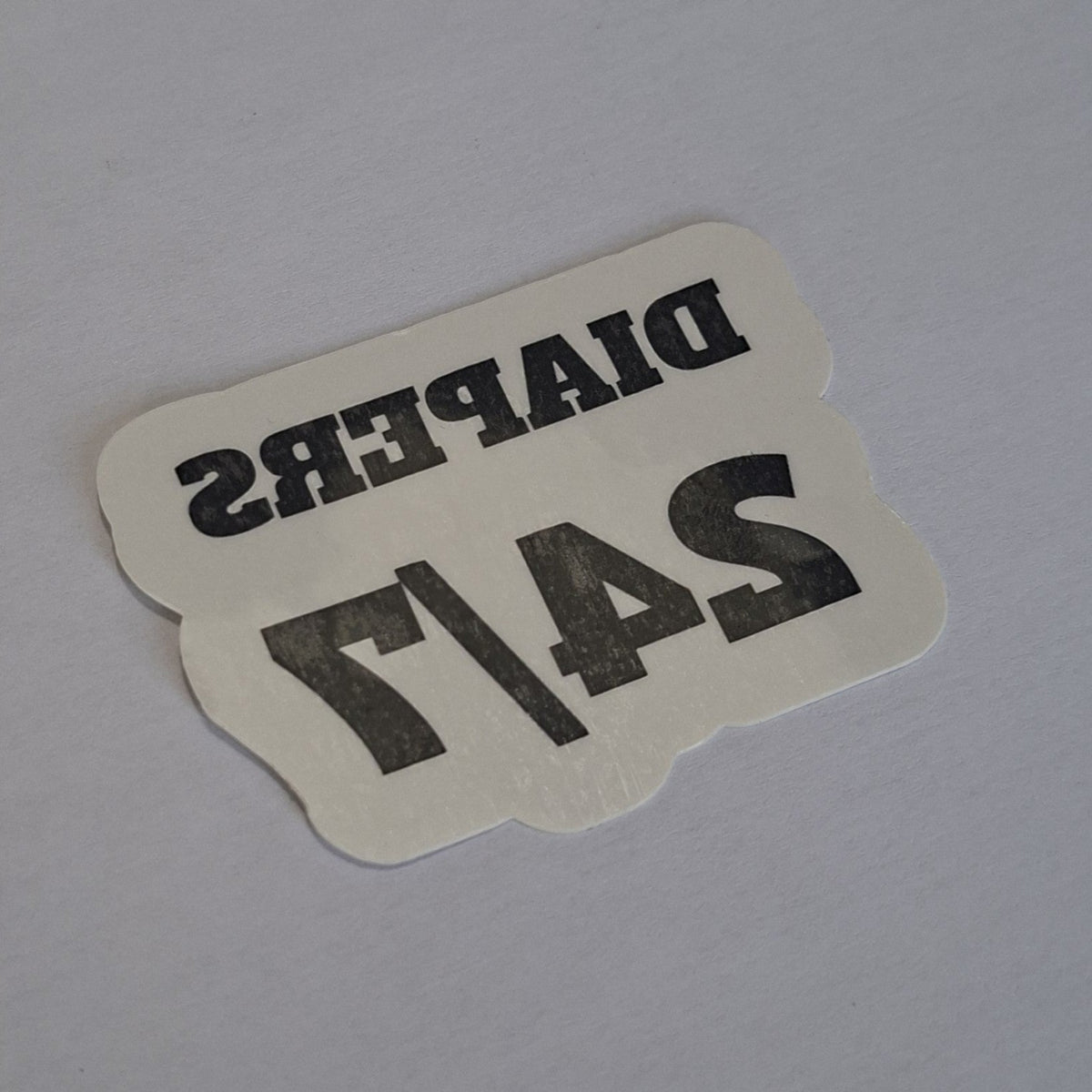 UKINK Diapers 24/7 Temporary Tattoo als schwarzer Schriftzug