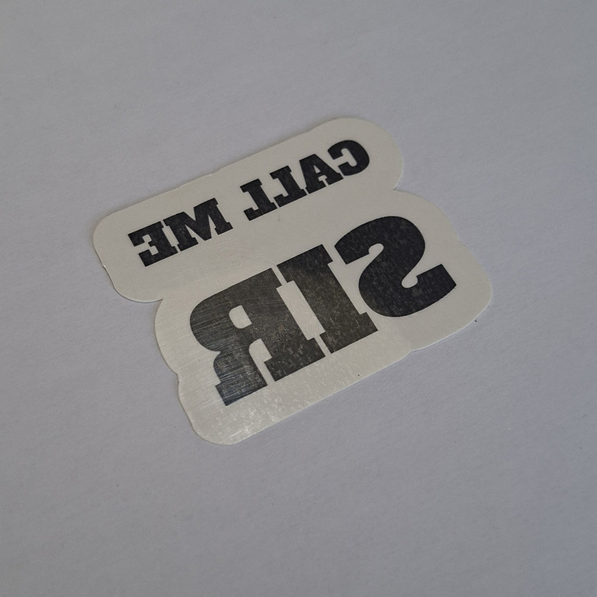 UKINK Call Me Sir Temporary Tattoo als schwarzer Schriftzug